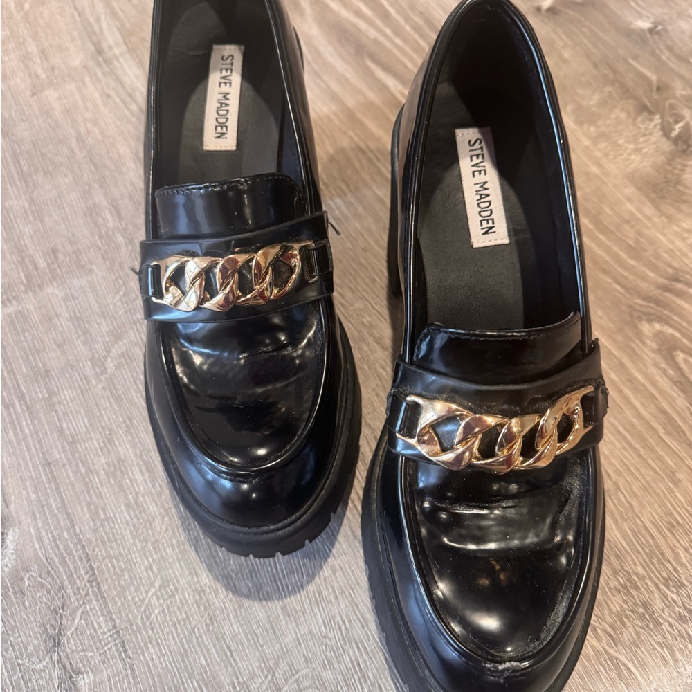 Steve Madden Glossy Black Loafers with Gold Chain 8.5